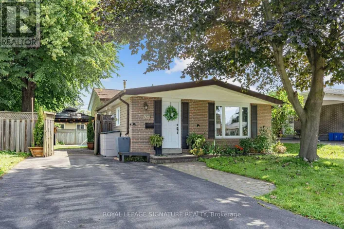 821 KROSNO BOULEVARD, Pickering