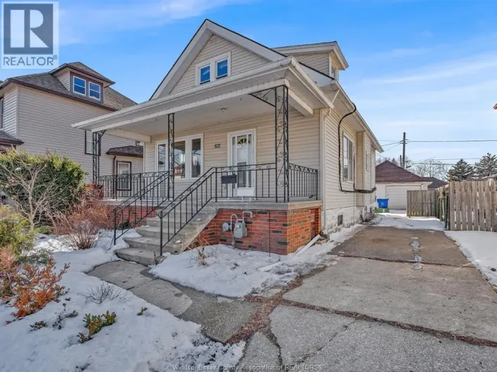 821 MARENTETTE AVENUE, Windsor