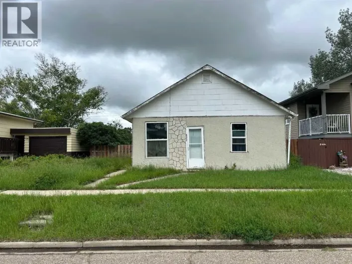 822 2 Street SE, Redcliff