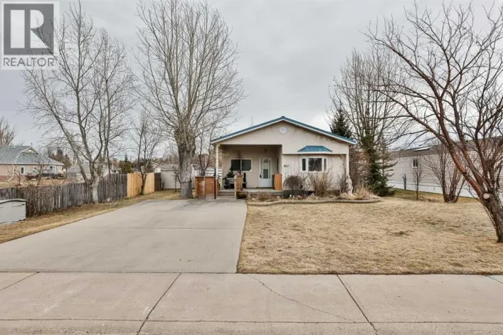 822 3 Street W, Cardston