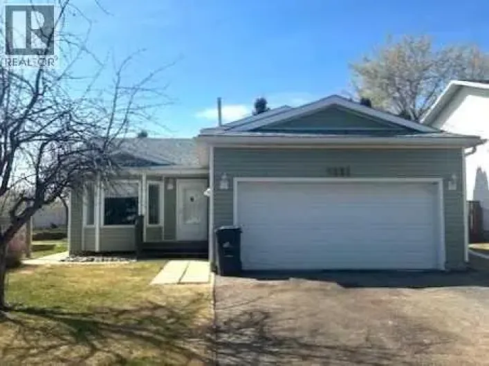 8221 102 Avenue, Peace River