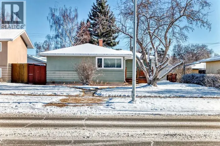 8222 Fairmount Drive SE, Calgary