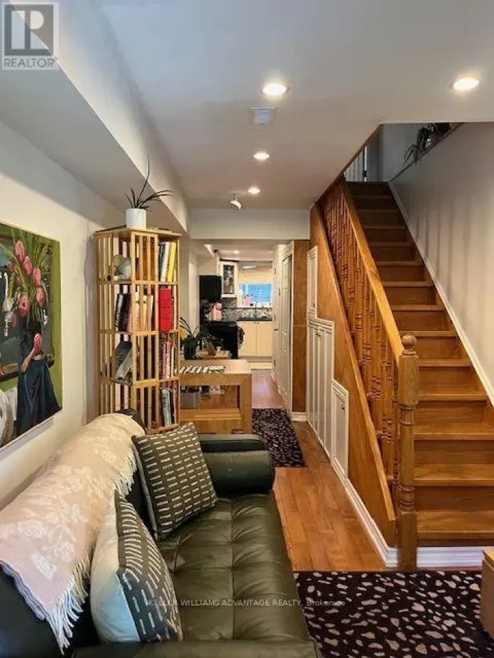823 CRAVEN ROAD, Toronto