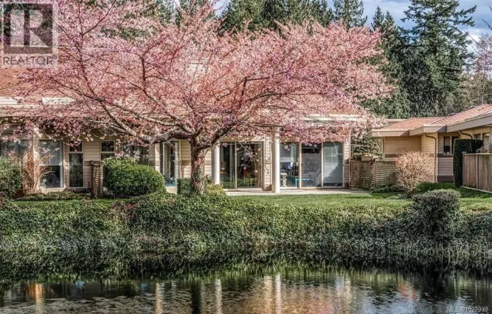 823 Lakes Blvd, Parksville