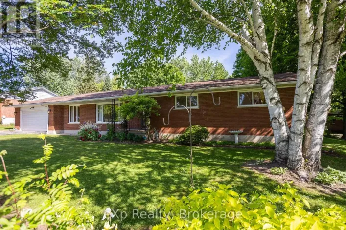 823015 MASSIE ROAD, Chatsworth