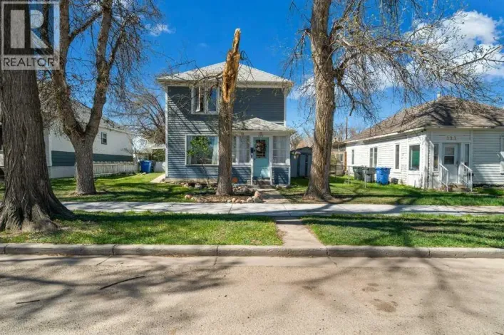 824 4 Street SE, Medicine Hat