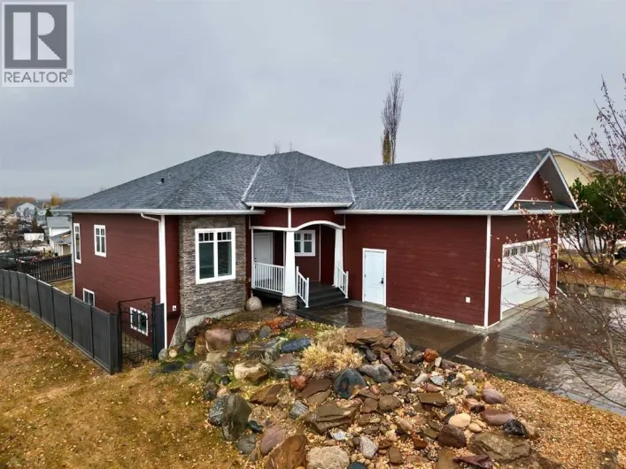 8245 102 Avenue, Peace River