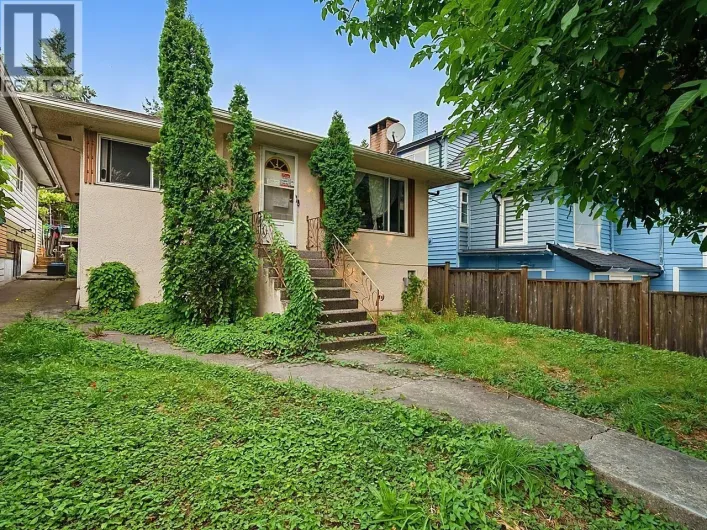 8247 10TH AVENUE, Burnaby