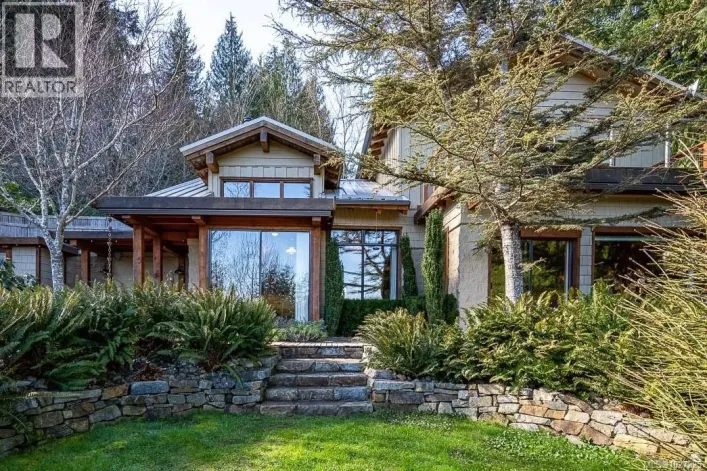 825 Austin Dr, Cortes Island