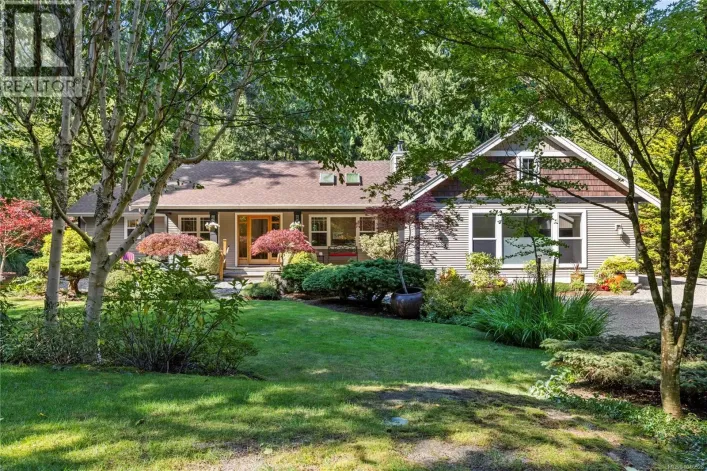 825 Fern Rd E, Qualicum Beach
