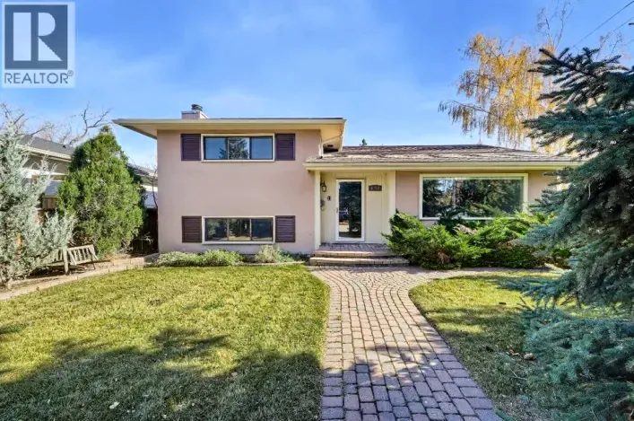 8252 7 Street SW, Calgary