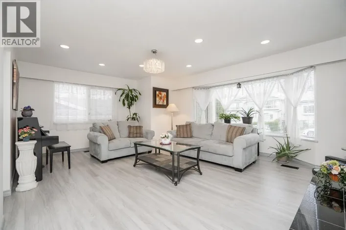 8255 18TH AVENUE, Burnaby