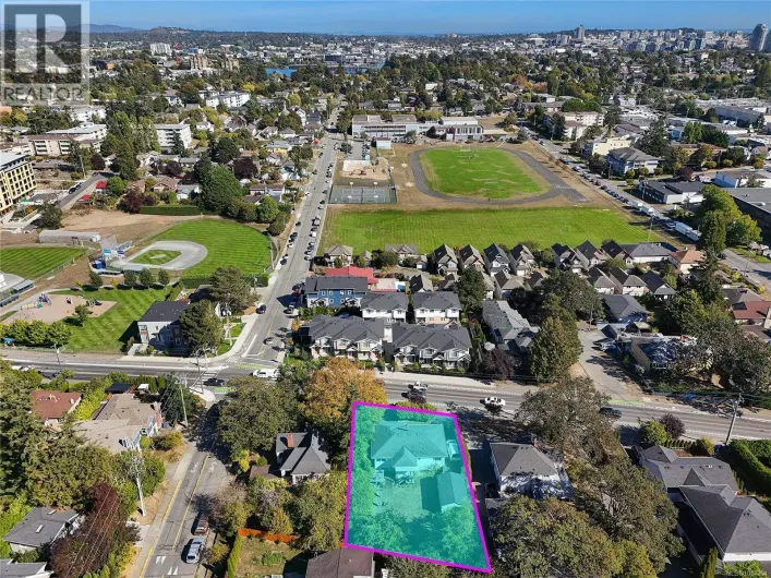 826 Lampson St, Esquimalt