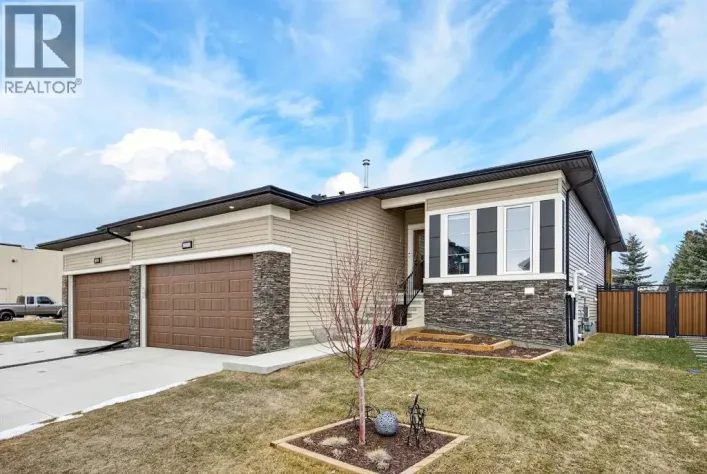 826 Mandalay Link, Carstairs