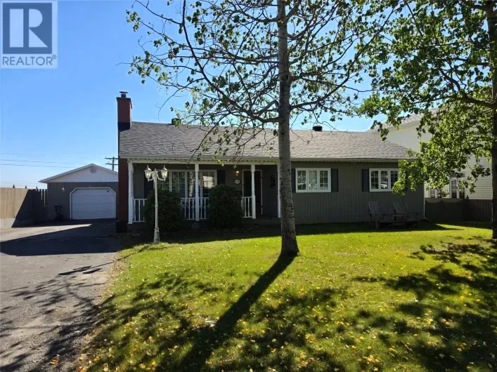 House for sale: 826 Retty Street, Labrador City