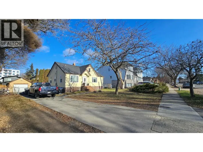 828 Dehart Avenue, Kelowna