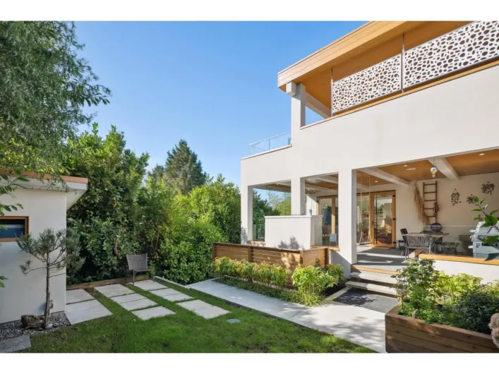 828 STEVENS STREET, White Rock