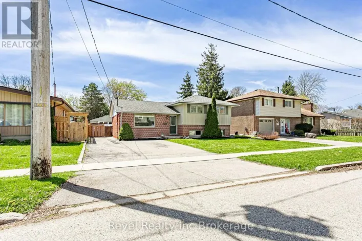 828 WARWICK STREET, Woodstock