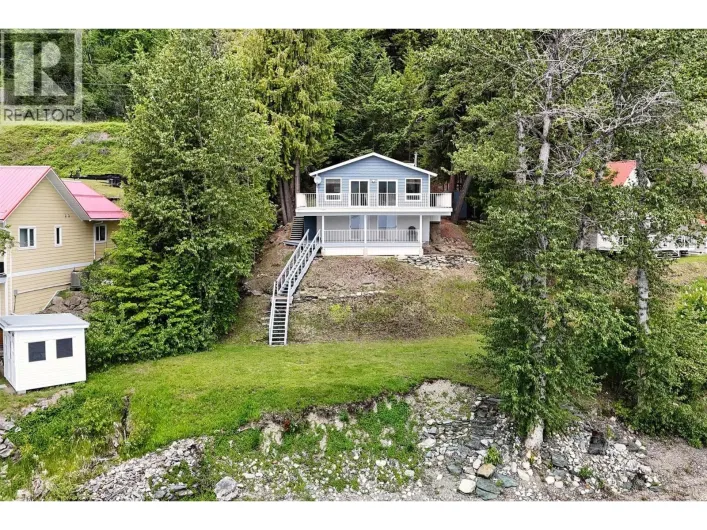 House for sale: 8298 Squilax Anglemont Road, Anglemont