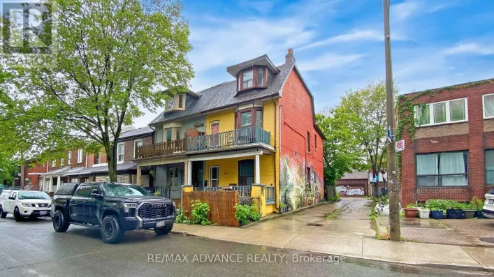 82A AUGUSTA AVENUE, Toronto