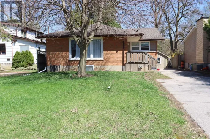 83 BRITANNIA AVENUE, London North