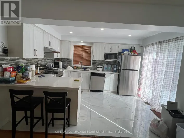 83 TRUMPETER STREET, Toronto