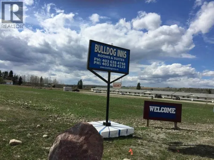 830 Main Avenue W, Sundre