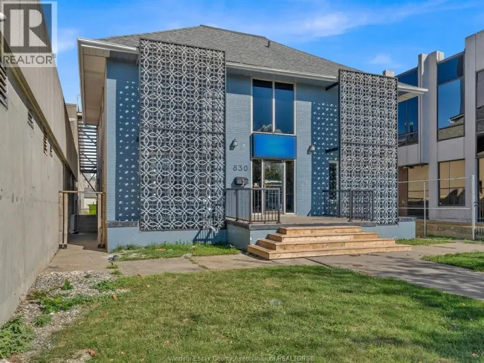 830 OUELLETTE, Windsor