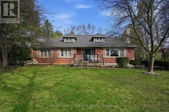 831 RIVERSIDE DRIVE, London North
