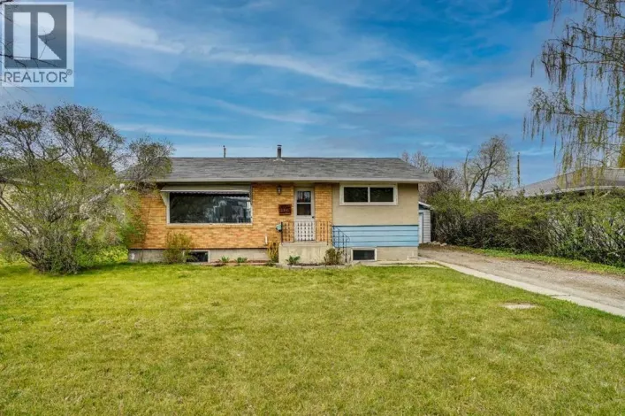 8316 43 Avenue NW, Calgary