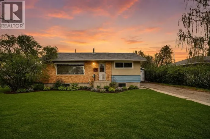 8316 43 Avenue NW, Calgary
