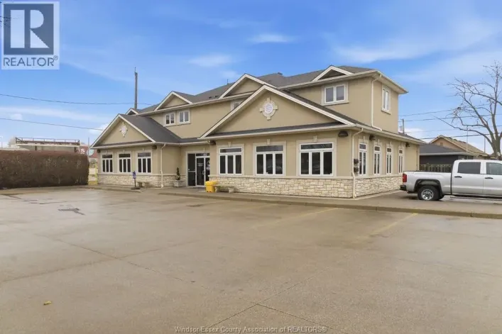 832 LAUZON ROAD, Windsor