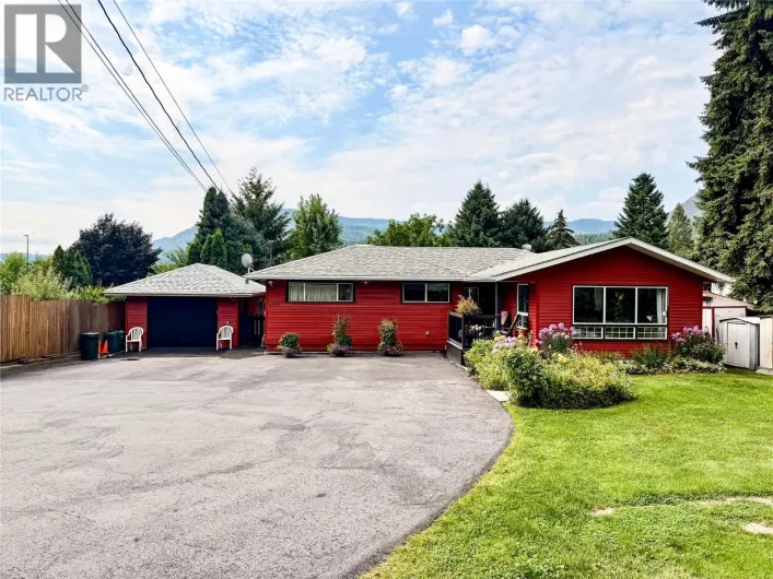 8329 Highway 3B, Trail