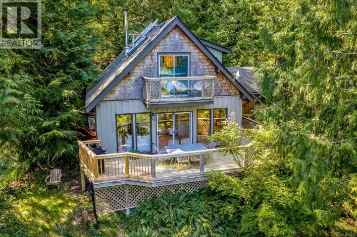 833 Austin Dr, Cortes Island