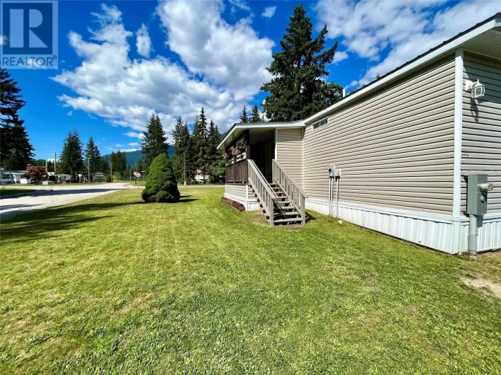833 Columbia Crescent, Nakusp
