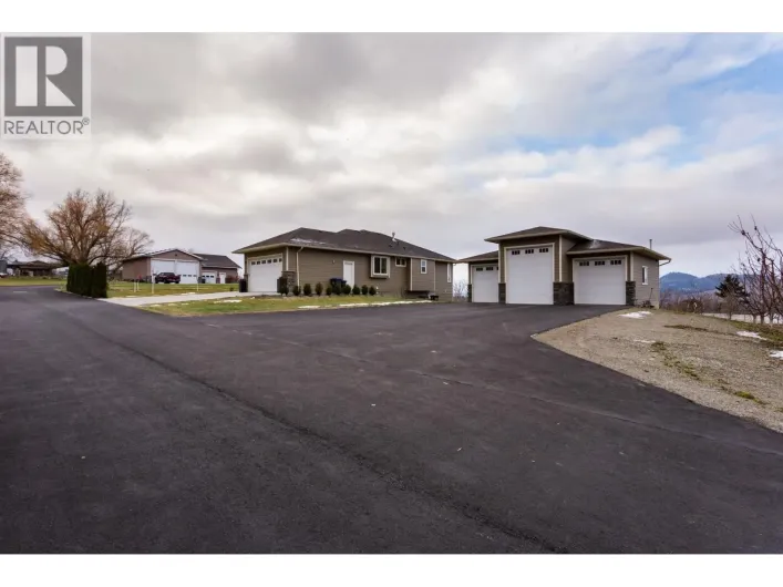 833 McCurdy Road E, Kelowna