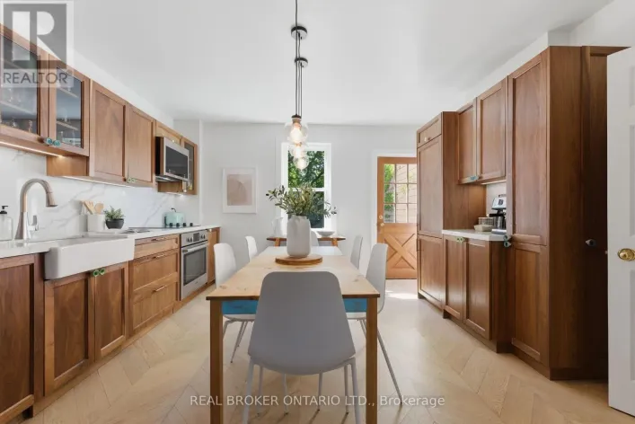 833 SAMMON AVENUE, Toronto