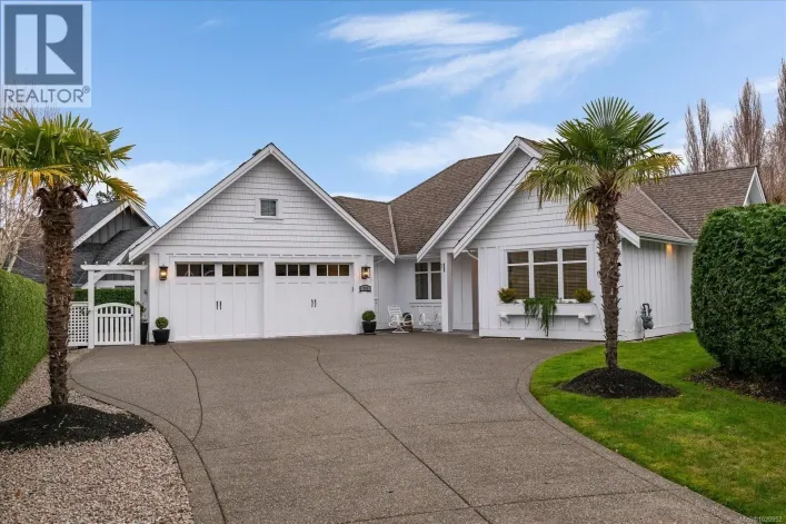 834 Bluffs Dr, Qualicum Beach