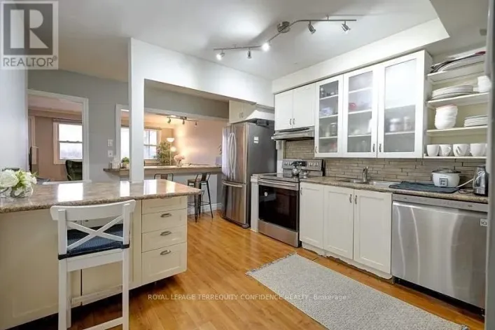 834 SHEPPARD AVENUE W, Toronto