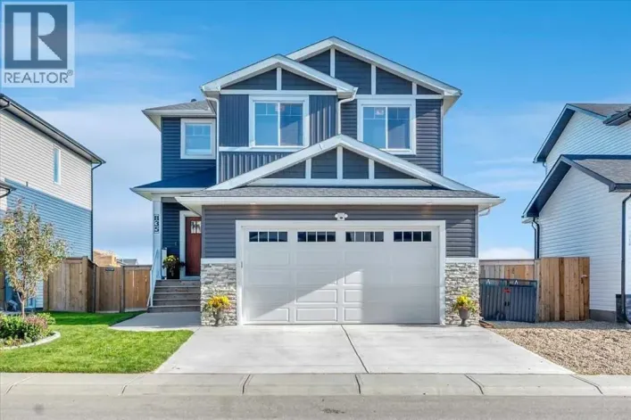 835 Lakewood Circle, Strathmore