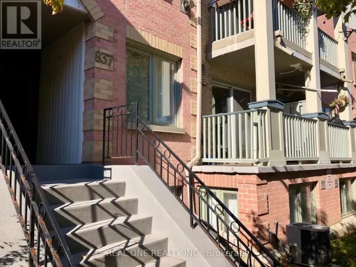 837 - 75 WELDRICK ROAD E, Richmond Hill