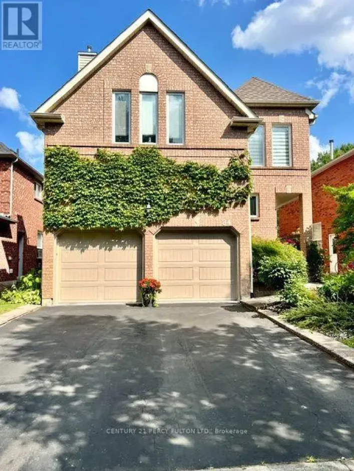 84 LORAVIEW LANE, Aurora
