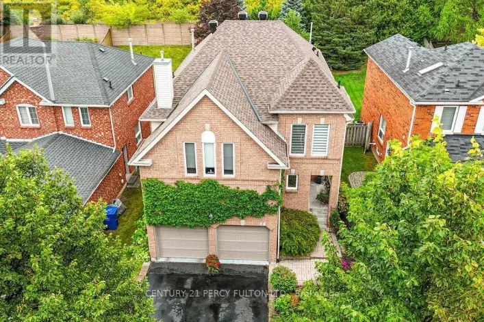 84 LORAVIEW LANE, Aurora