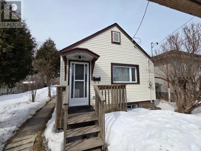 84 Machar Ave, Thunder Bay