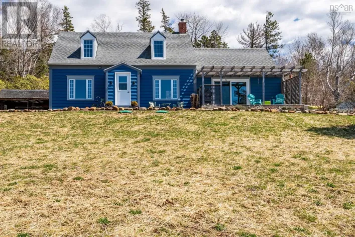84 Old Post Road, Clementsport