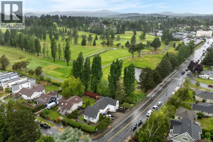 840 Tillicum Rd, Esquimalt