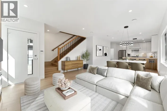 842 ST. DENIS AVENUE, North Vancouver