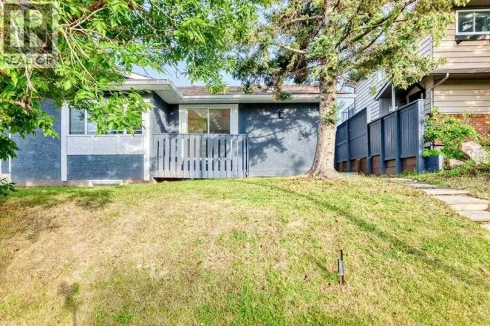 8426 Berkley Road NW, Calgary