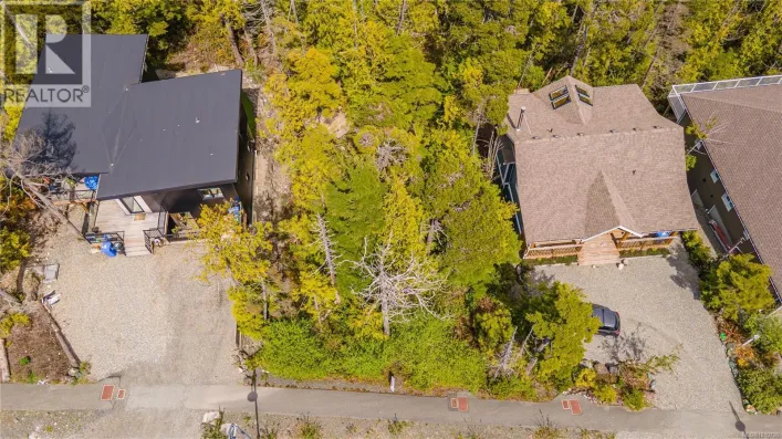 843 Lorne White Pl, Ucluelet