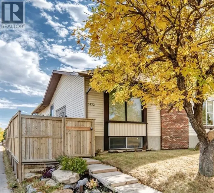 8432 Berkley Road NW, Calgary